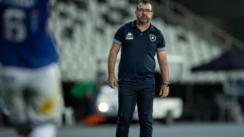 Enderson ressalta paciência do Botafogo em vitória com atuação abaixo da equipe (Foto: Jorge Rodrigues/AGIF)