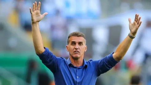 Foto: Pedro H. Tesch/AGIF – Mancini vem buscando resolver os problemas no Grêmio.