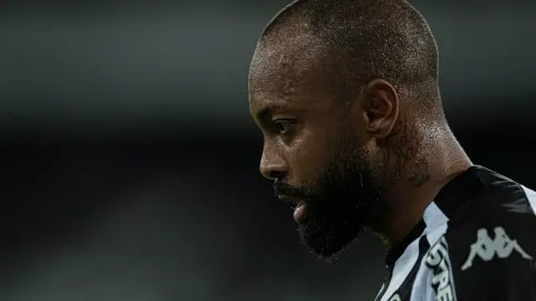 Foto: (Jorge Rodrigues/AGIF) - Chay é um dos desfalques do Botafogo