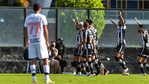 Botafogo vence Vasco por 4 a 0, em São Januário (Foto: Thiago Ribeiro/AGIF)
