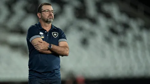 Botafogo pode assumir a liderança e decretar a permanência do Vasco na Série B caso vença (Foto: Jorge Rodrigues/AGIF)