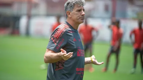 Renato Gaúcho terá que fazer série de mudanças no time para enfrentar a Chapecoense, na Arena Condá