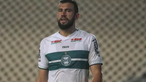 Foto: (Ronald Felipe/AGIF) - Castán quer Coritiba mais atento na reta final da Série B