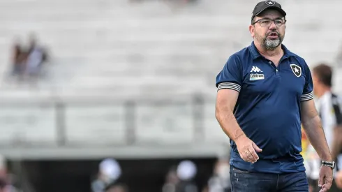 Enderson comentou sobre reestruturação do Botafogo (Foto: Thiago Ribeiro/AGIF)