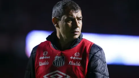Foto: Alexandre Schneider/Getty Images | Carille é desafiado a fazer substituição no Santos