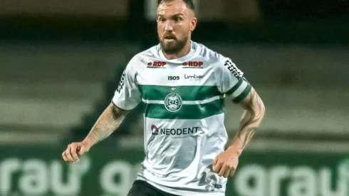 Foto: Robson Mafra/AGIF - Willian Farias: um dos mais experientes do grupo, volante busca conter ansiedade