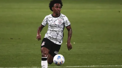 Willian deve voltar a jogar na próxima semana (Foto: Ettore Chiereguini/AGIF)