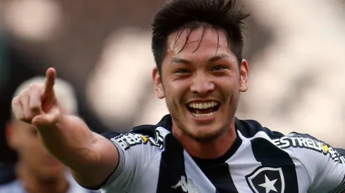 Foto: Vitor Silva/Botafogo/Divulgação - Oyama: futuro indefinido no Glorioso