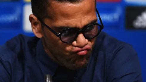 Photo by David Ramos/Getty Images - Daniel Alvis em entrevista coletiva, quando atuava pelo Barça