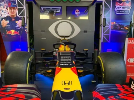 Comentaristas do Jogo Aberto se enfrentam em simulação de troca de pneus; Assista