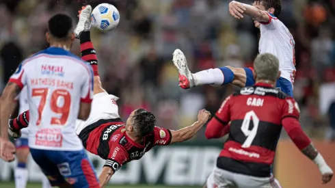 Foto: Jorge Rodrigues/AGIF - O lance que originou o pênalti