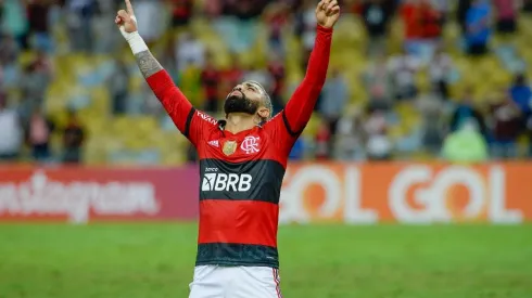 Em programa da FlaTV, atacante comemorou marca pelo clube (Foto: Marcelo Cortes / Flamengo)
