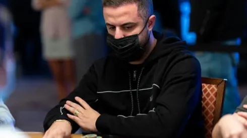 Rafael Mota passou muito perto do bracelete (Foto: Melissa Haereiti/PokerNews)