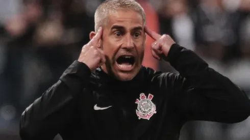 Foto: Ettore Chiereguini/AGIF – Treinador falou sobre uma de suas peças no Timão.