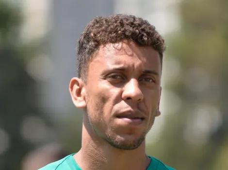 Abel encaminha escolha de quem irá substituir Marcos Rocha na Libertadores