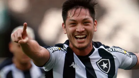 Foto: Vitor Silva/Botafogo - Oyama tem contrato expirando em dezembro no Botafogo e torcida pede sua permanência