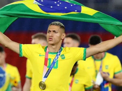 Antes de Argentina x Brasil, hermanos vestem camisa com foto de Richarlison: 'Se busca'; jogador responde provocação