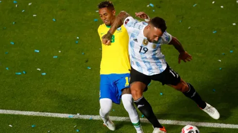 Otamendi, da Argentina, deu cotovelada em Raphinha, do Brasil, durante clássico pelas eliminatórias - Imagem: Reprodução