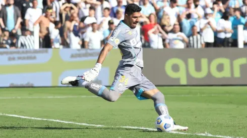 João Paulo durante partida contra o Palmeiras na Vila Belmiro (Fernanda Luz/AGIF)