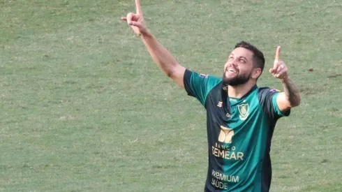 Felipe Azevedo é um dos jogadores de ataque do América-MG (Fernando Moreno/AGIF)