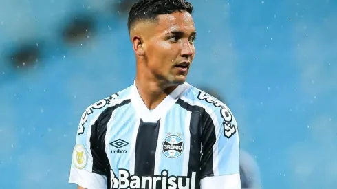 Foto: Pedro H. Tesch/AGIF - J. Robert ganhou a chance e aproveitou.