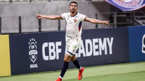 Foto: Pedro Chaves/AGIF | Bruno Melo será mantido na esquerda