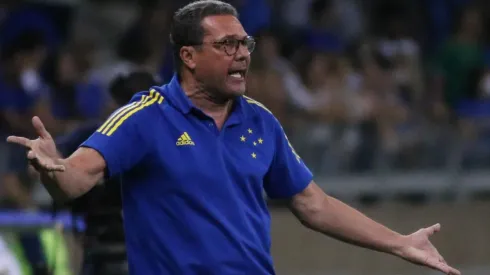Cruzeiro, do técnico Vanderlei Luxemburgo, vai receber pouco mais de um terço do que a Globo pagava pela transmissão do Campeonato Mineiro