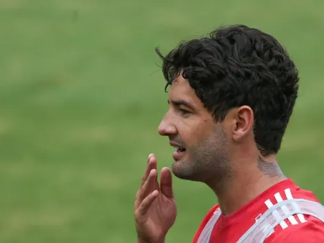 Empresário de Pato se posiciona sobre futuro do atacante