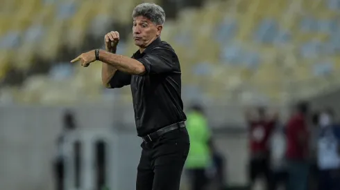 Renato fica impressionado com a festa da torcida do Flamengo na vitória contra o Corinthians (Foto: Thiago Ribeiro/AGIF)
