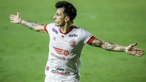 Foto: Paulo Paiva/AGIF | Jean Carlos marcou 28 gols em 104 partidas que disputou pelo Náutico