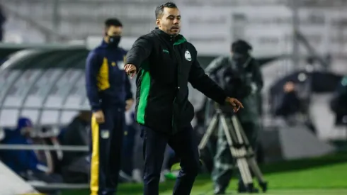 Luiz Erbes/AGIF/ Jair Ventura em campo comandando o Juventude no Campeonato Brasileiro.