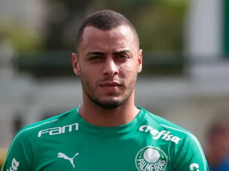 Barcelona monitora Arthur Cabral, artilheiro na temporada europeia