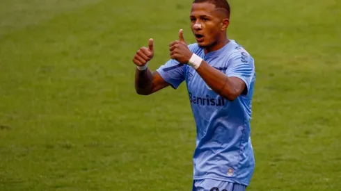 Foto: API/AGIF | Léo Pereira é relacionado por Mancini para jogo contra a Chapecoense