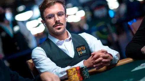 Yuri Martins foi o terceiro no mundial de Razz (Foto: Katerina Lukina/PokerNews)