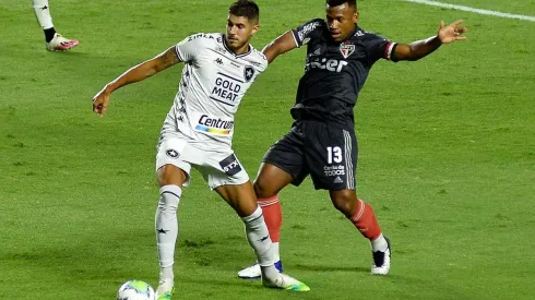 Foto: Bruno Ulivieri/AGIF - São Paulo demonstra interesse em dupla alvinegra para 2022