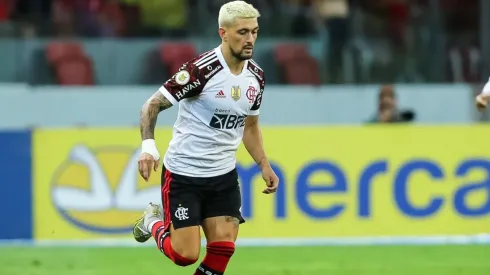 Foto: Pedro H. Tesch/AGIF – Arrascaeta retornou de lesão na partida contra o Internacional