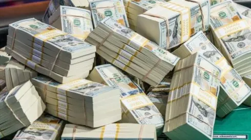 Premiação da mesa final do Main Event da WSOP 2021 (Foto: Hayley Hochstetler/PokerNews)