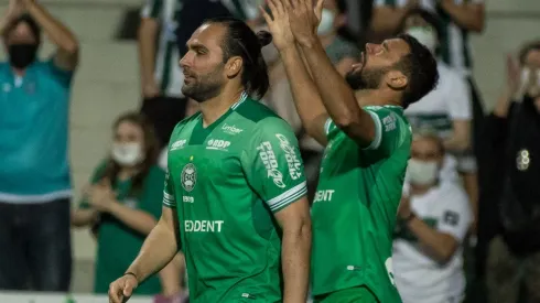 Foto: Robson Mafra/AGIF – Luciano Castán tem contrato expirando em dezembro, mas diretoria do Coxa deve renovar com zagueiro para 2022