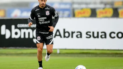 Foto: Rodrigo Coca/Ag. Corinthians | Giuliano está fora do jogo diante do Ceará