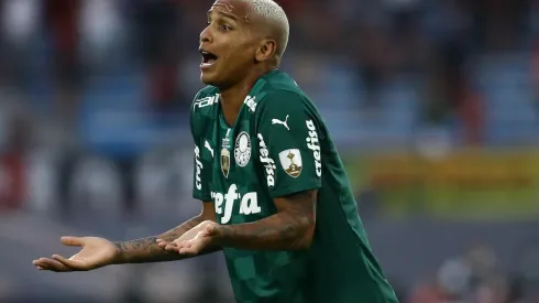 Foto: (Ernesto Ryan/Getty Images) - Deyverson foi um personagem à parte na final da Copa Libertadores