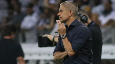 Foto: Fernando Moreno/AGIF – Sylvinho tem futuro definido no Corinthians