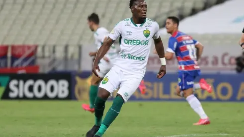 Paulão tem contrato com o Cuiabá até o fim do Brasileirão (Foto: AssCom Dourado)