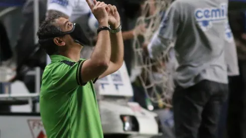 Marquinhos Santos, técnico do América-MG (Foto: Fernando Moreno/AGIF)