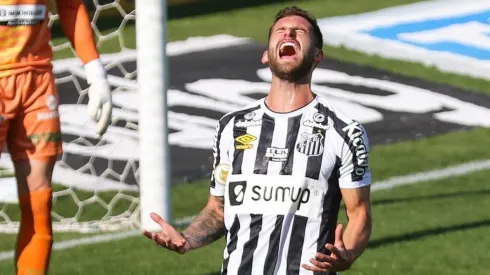 Foto: Luiz Erbes/AGIF | Atacante com salário menor que o de Léo Baptistão faz pedida para assinar em 2022