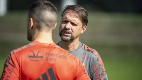 Foto: Alexandre Vidal / CRF - Maurício Souza confessou decepção com temporada ruim de Éverton Ribeiro pelo Flamengo