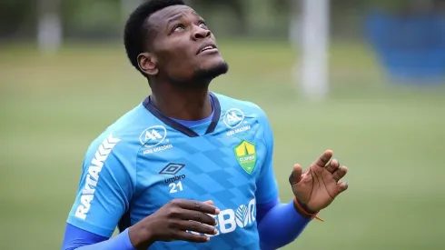 Paulão em treino do Cuiabá (Foto: AssCom Dourado)