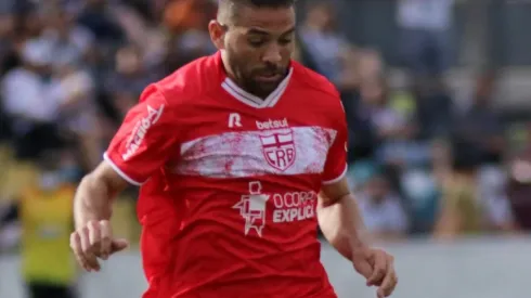 Foto: (Joao Vitor Rezende Borba/AGIF) - Diego Torres deve continuar no CRB para a temporada 2022