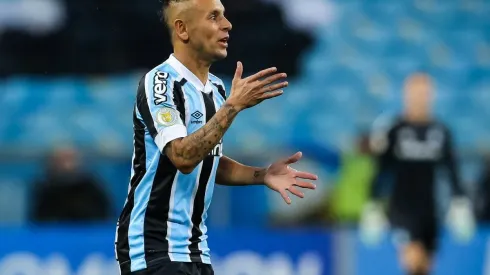 Foto: Pedro H. Tesch/AGIF | Nação 'esquece' de Rafinha e aprova xodó do Grêmio na Gávea