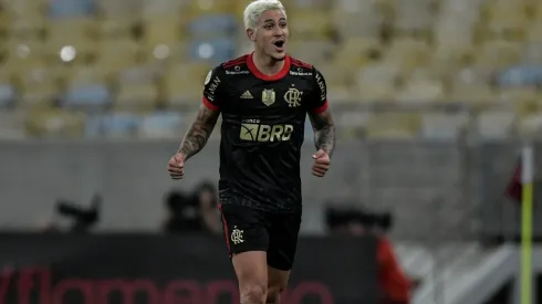 Pedro tem contrato com o Flamengo (Foto: Thiago Ribeiro/AGIF)