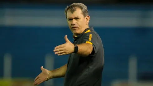 Fernando Torres/AGIF/ Criciúma renova contrato com o técnico Cláudio Tencati para a temporada de 2022; clube disputará o acesso para à Série A